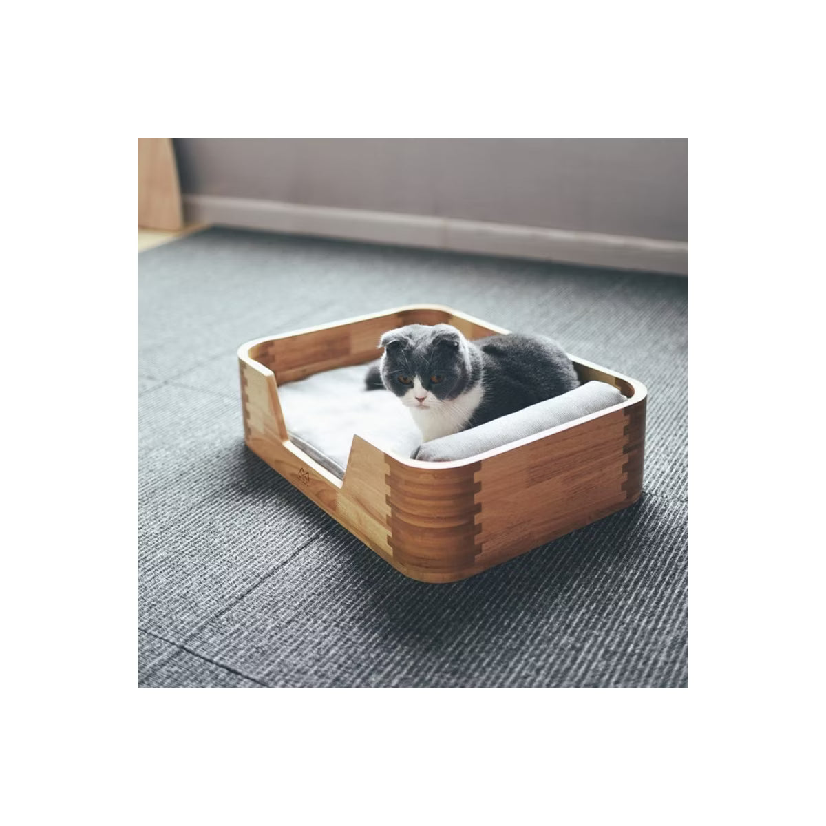 Solid Wood & Bamboo Cat Bed – Modern Elevated Cat Bed