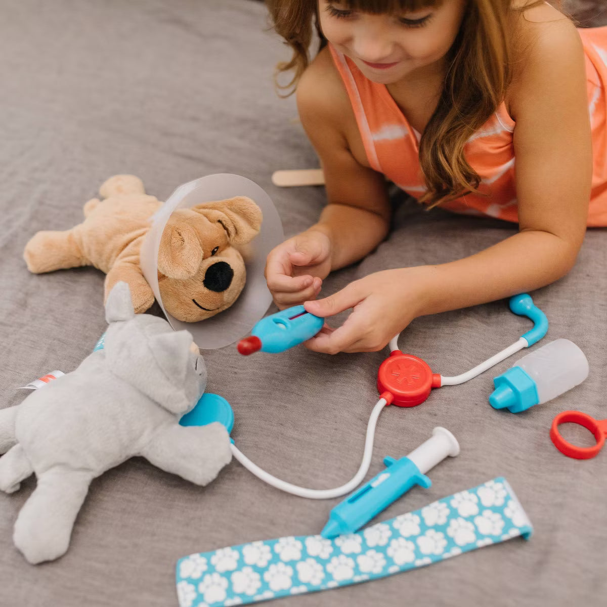 Examine and Treat Pet Vet Pretend Play Set With Plush Dog And Cat (24 Pcs)